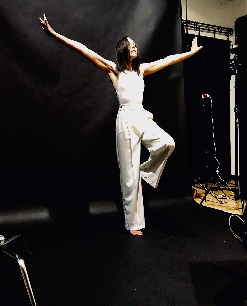 SingsAfterlight's tweet photo. It’s the turning of the year.. 2021 has been a strange, scary, wild ride for me. New album(s) and new beginnings. Thank you to all of you who have been by my side for it. Friends and listeners.. I am so grateful for your time. I hope 2022 brings you joy…. https://t.co/HILgbgV0uz