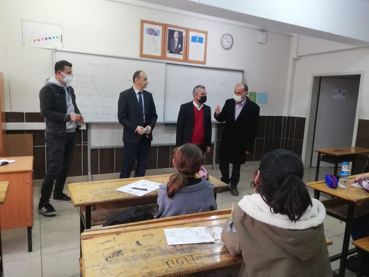 carsambamem's tweet photo. İlçe Milli Eğt Şb Md @halilkanat, @Gaziosmanpasa55 Müdürü Muammer KAZDAL ile birlikte; @DamlatasO ve @AnafartalarOO'nun Destekleme ve Yetiştirme Kurslarını ziyaret etti. @samsunmem @gokhanmurat1 @MustafaOzdmr55 #samsunbenimokulum https://t.co/1ivxNZkCup