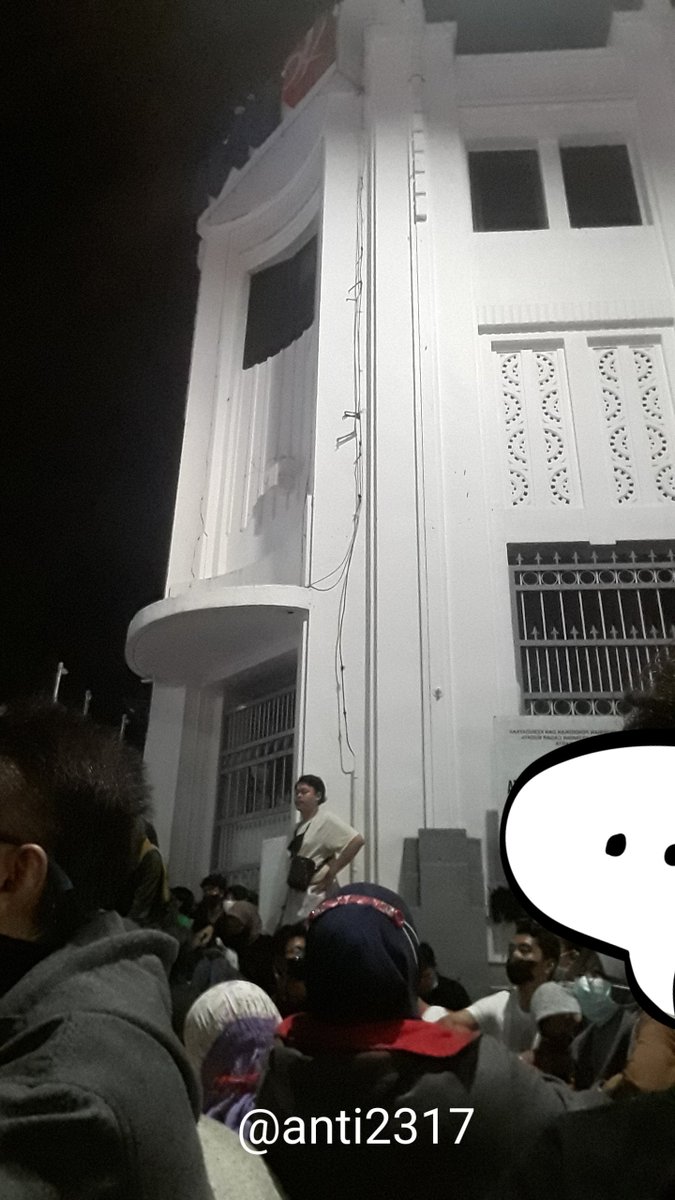 Anti2317's tweet photo. Malam tahun baru di Jogja, rame bgt... https://t.co/L4tY98PFxk