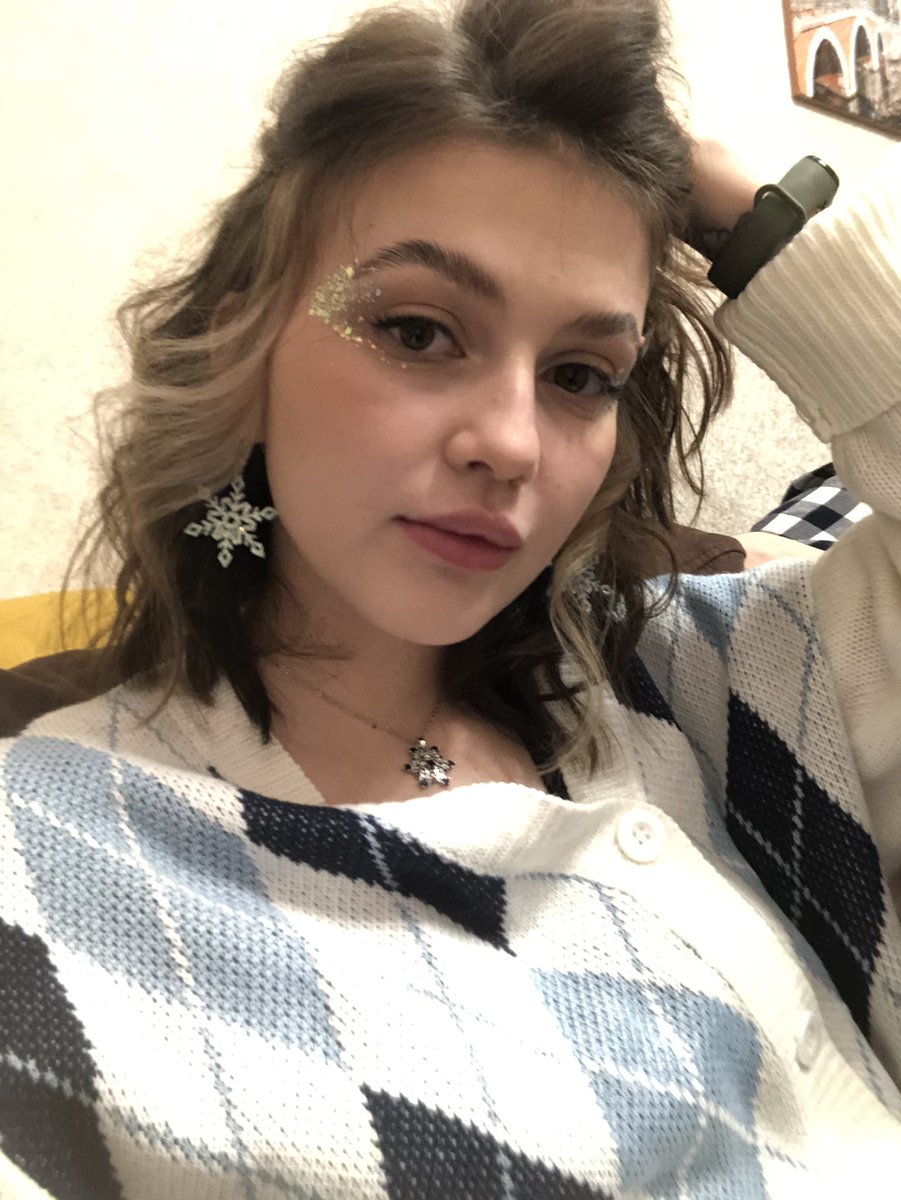 Vudson666's tweet photo. Ладно, мне в кайф! Теперь я немножечко блондинка. Всех с Новым годом!!!!❤️ https://t.co/KFvJgEvVuZ