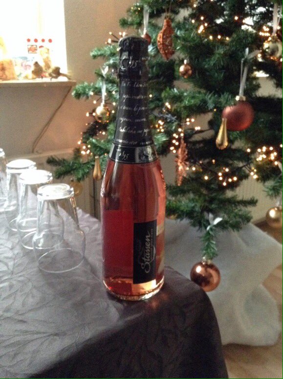 syl_en's tweet image. ✨🎼🎵🌸💞🍸🍸🍸De Deur Met 
Nummer 31 Gaat Dicht
✨🎼🎵💞🌸🍸Op Weg Naar Een ( Hopelijk ) 
BETER
2022!✨🎼Fijne Jaarwisseling 
✨🎼🎵💞🌸🍸LIEVERDS!
✨🎼