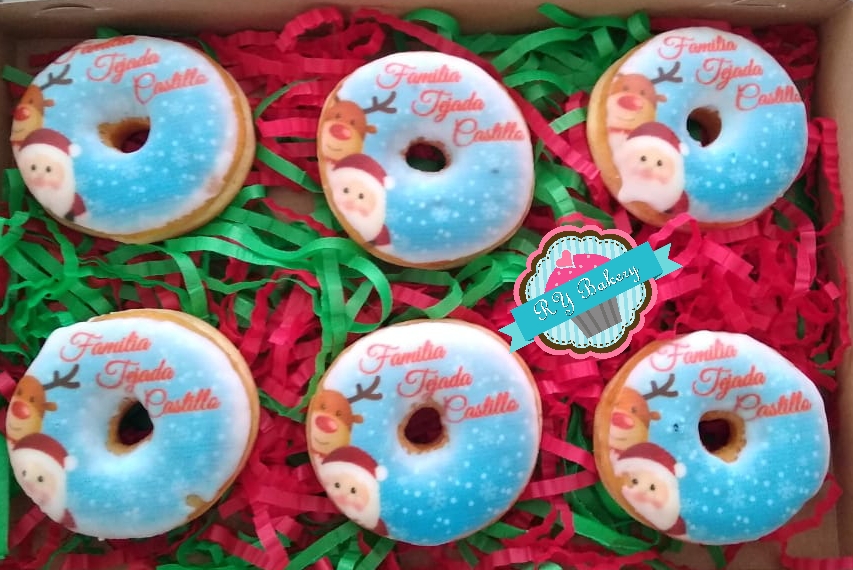 RYBakery's tweet photo. Es el deseo sincero de que cada taza se puede llenar con bendiciones ricas y eternas, y de que cada camino nos lleve a la paz. #RYBakery #LaVidaEsDulce #Donas #DonasDecoradas #Donuts #DonutsLover #FelizNavidad #Navidad #MerryChristmas #Posadas #PosadaNavideña https://t.co/ZYpUsaMmpi