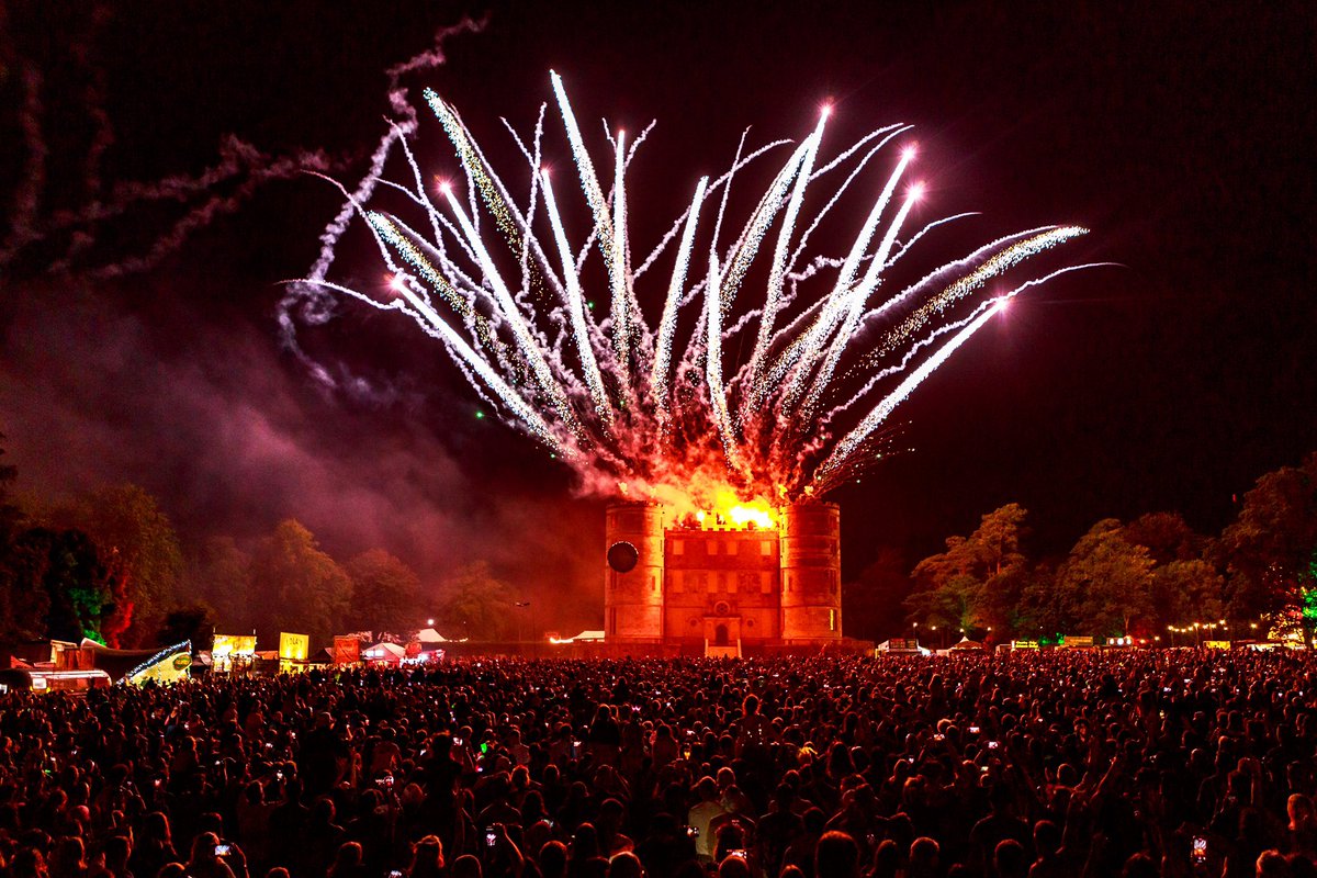CampBestival's tweet photo. What a year it has been campers! As we reflect on the past 12 months we want to thank the amazing families who joined us with smiling faces &amp; open hearts back in July🌟Without you our world would not be as bright. Wishing you a Happy New Year, we can't wait to see you in 2022🤸✨ https://t.co/1JteeiUYSh