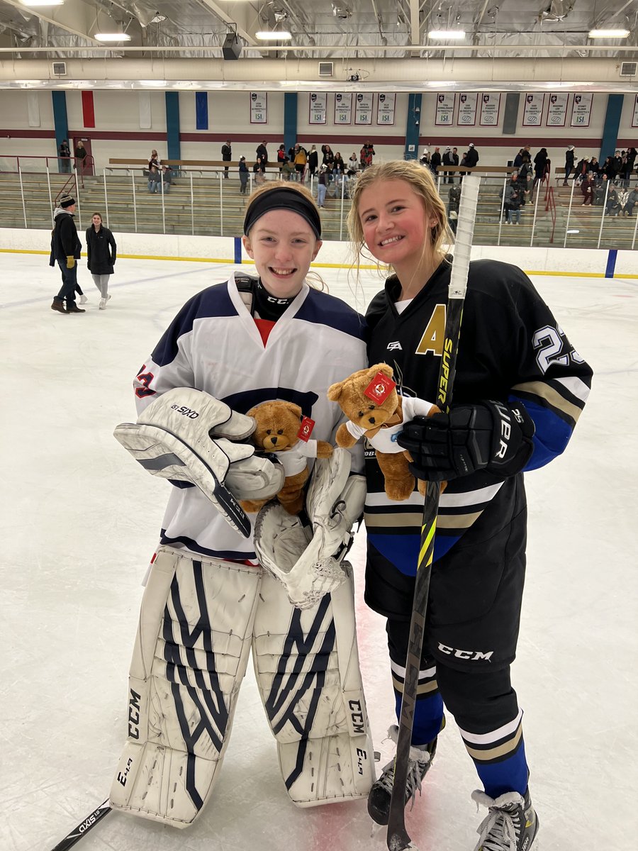 Danglefest 2021 15A 
Keira Limpert (R) and Kayden Larson (L) both play great games. Woodbury skates to a 5-1 victory. #YHH #Danglefest