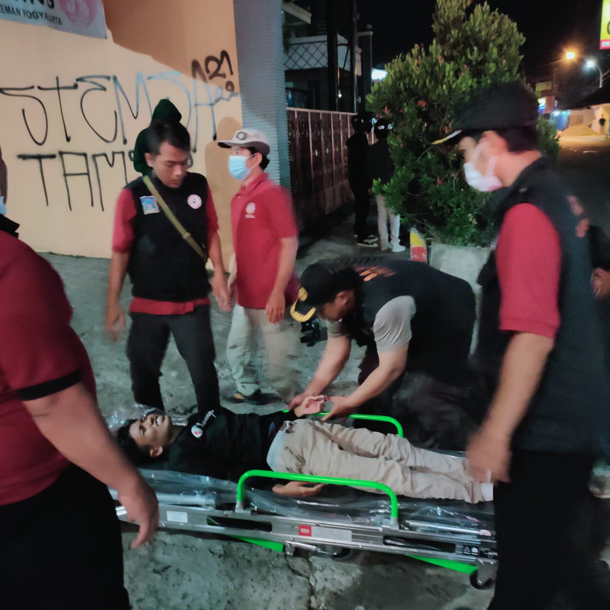 Korban klitih maneh ... Bar wae Deket Toserba WS jl. Godean km. 9 😔 #jogjadaruratklitih #klitih