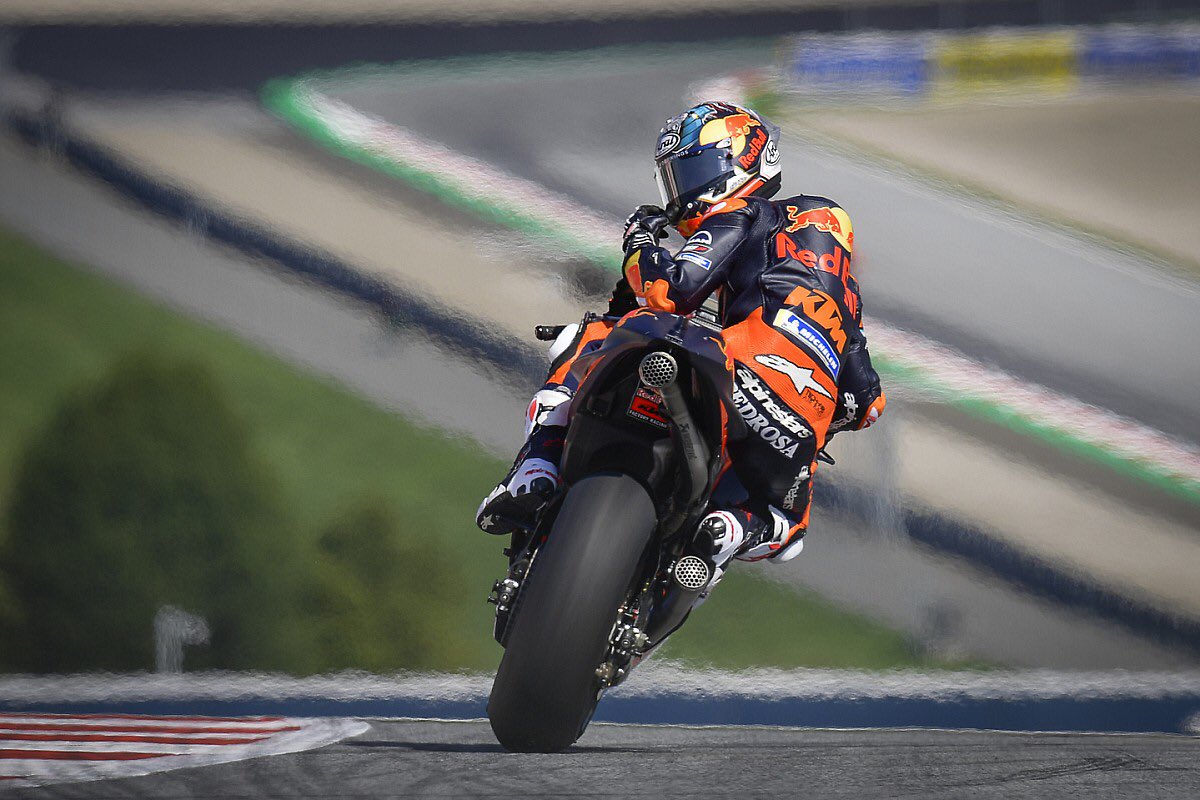 MotoGp_Pics's tweet photo. I watched Hitting The Apex recently. A stark reminder of just how hard it was to win a Championship during those times. Today is extremely competitive for race wins but nothing compared to back then Vs winning a TITLE. It still pains me that #26 never quite made it. Worth a watch https://t.co/5Bi4R5H38A