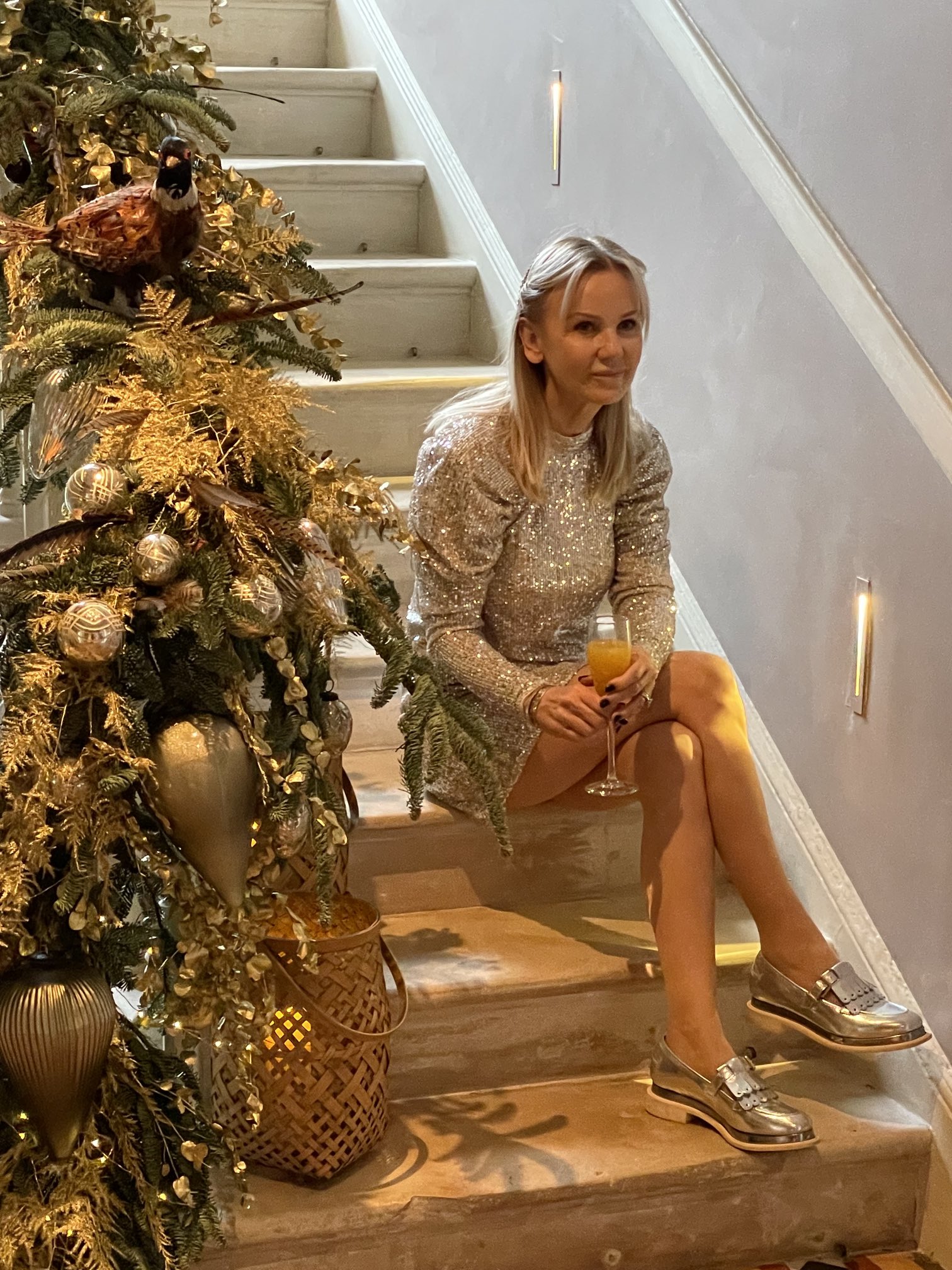 Lisa Maxwell 💙🇺🇦 on X: "Enjoying the last moment of Christmas sparkle  and hoping all my lovely friends on here all have a healthy, happy and  prosperous 2022. ❤️ https://t.co/IEf9wMObf2" / X