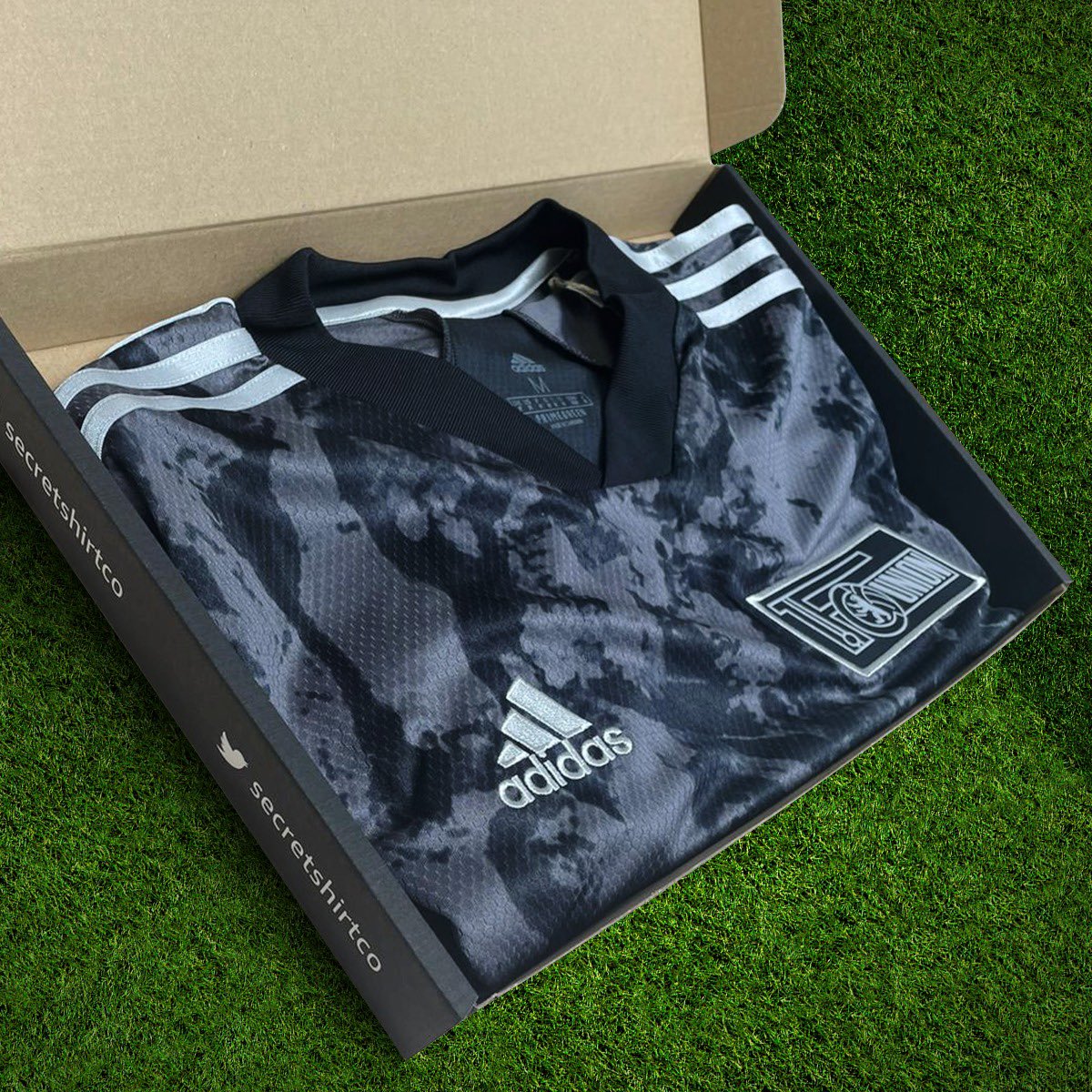 secretshirtco's tweet image. Secret Shirt Co New Years Eve Giveaway. 19/24. 

To enter 👇

🔄 Retweet this tweet
🤝 Follow us

Winner will be announced at 18.55PM, Good luck! 💥