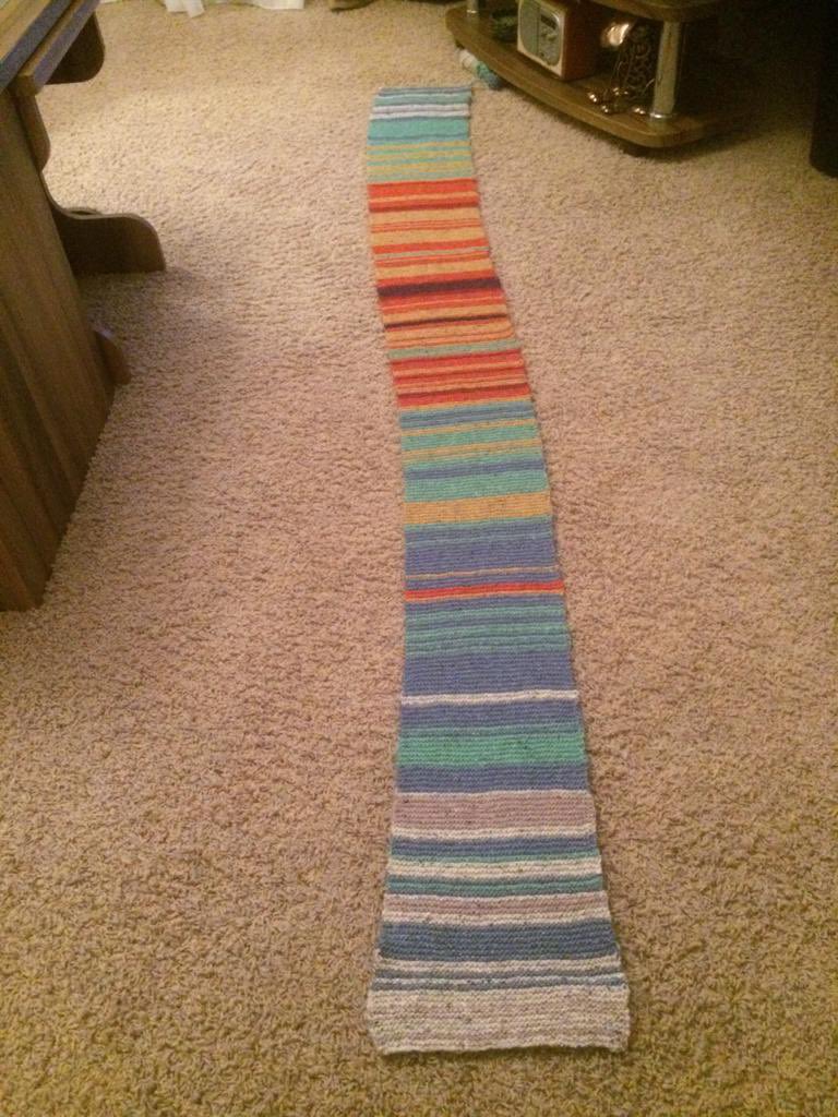 My Mum isn’t on the Twitter, but she’s knitted a line everyday in 2021 to represent the temperature of day.
I think it’s pretty amazing. 
(1 Jan 21 is at the bottom of the pic)
#knitting #NewYear2022 #2021