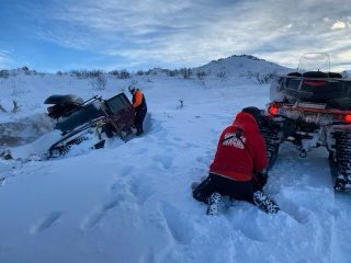 WashoeSheriff's tweet photo. 1/The WCSO Search and Rescue Team’s Specialized Vehicle Unit and Incident Management Team responded to Rancho Haven yesterday to help a 50 yo man. He was stuck in deep snow in the backcountry area — and he had been there for two days. https://t.co/jcez5FyAep