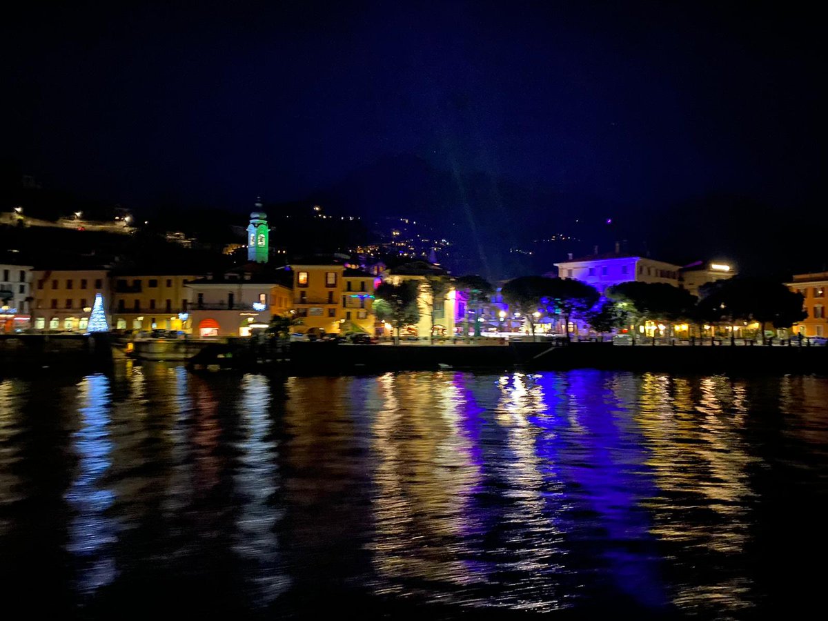 Ilperlo's tweet photo. Non perderti la crociera del 1 Gennaio
Inizia il nuovo anno da WOW... ammirando le luci sul lago
PRENOTA ORA LA TUA CROCIERA 
https://t.co/TlFfQww8dt https://t.co/Yg4sOTsdkG