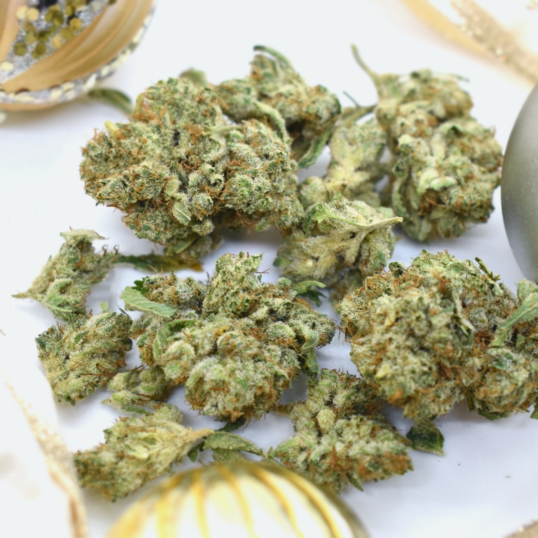 Prepare for a New Year’s Eve night on the town or a celebration with a trip to L’Eagle. #LeagleLife #NewYearsEve  #CountDown #CannabisPhotography #Cannabis #Cultivation #DialedIn #ColoradoCannabis #Indica #LocallyOwned #OnlineOrder  #CleanGreen #DispensaryLife