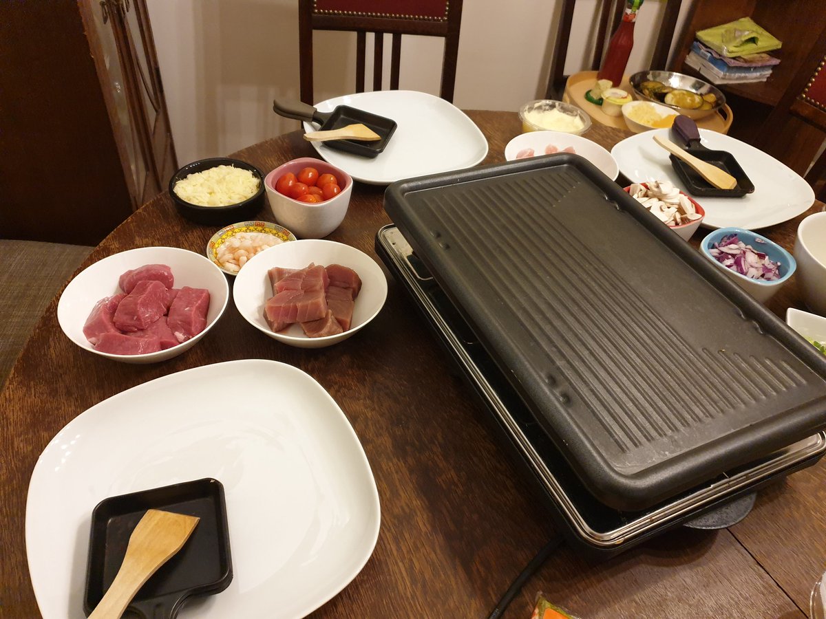 M_arenT_P's tweet photo. Auch bei einer #FAOD muss man zu #Silvester nicht auf #Raclette verzichten.
Fettarmen Belag (Fleisch, Fisch, Gemüse) gibt es zur Genüge.
Und statt Raclette-Käse gibt es einen fettarmen Käse von #eatlean (2,8%)

#frohesneuesJahr
@FAOD_Ratgeber https://t.co/kaCWYnNdAV
