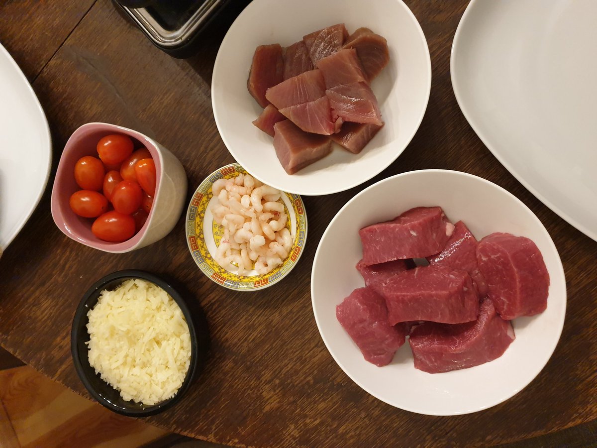 M_arenT_P's tweet photo. Auch bei einer #FAOD muss man zu #Silvester nicht auf #Raclette verzichten.
Fettarmen Belag (Fleisch, Fisch, Gemüse) gibt es zur Genüge.
Und statt Raclette-Käse gibt es einen fettarmen Käse von #eatlean (2,8%)

#frohesneuesJahr
@FAOD_Ratgeber https://t.co/kaCWYnNdAV