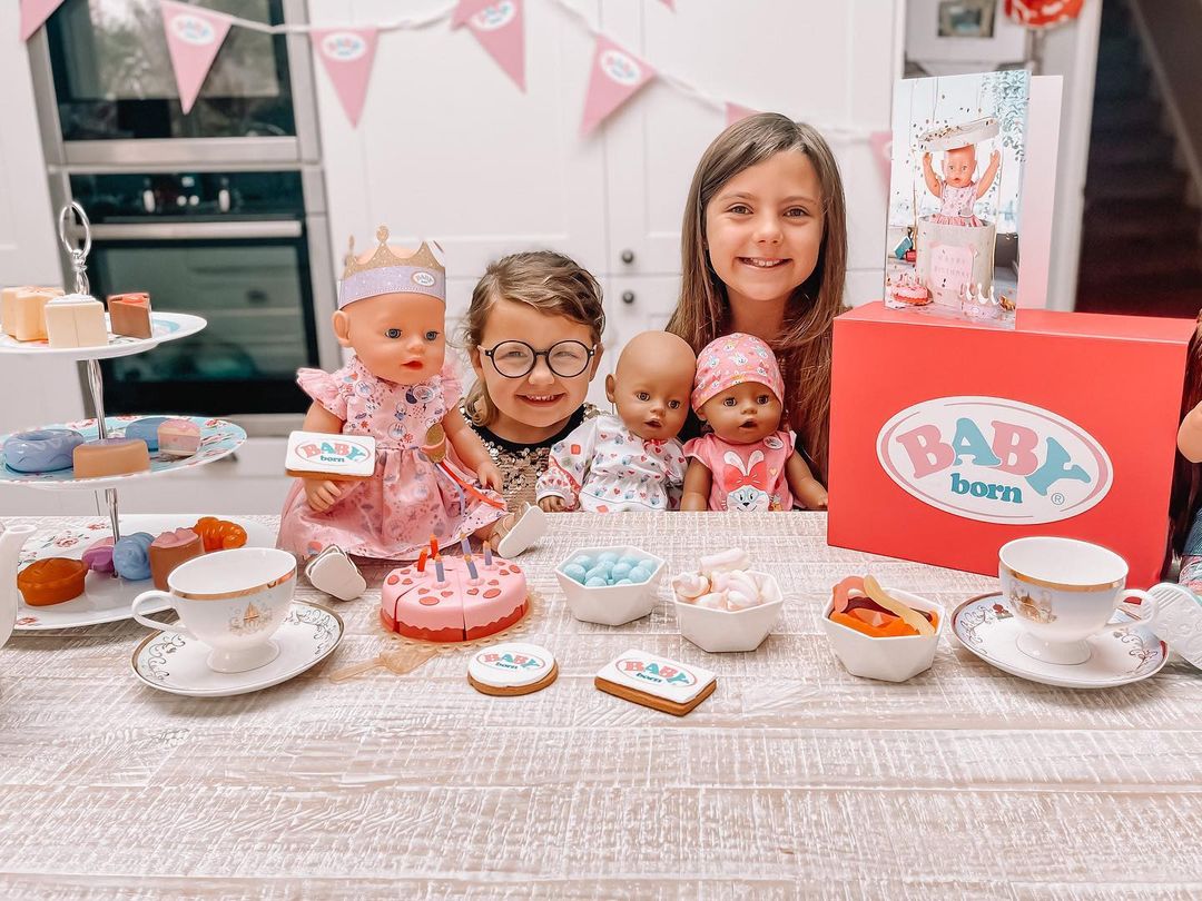 Celebrating the arrival of 2022 with a BABY born tea party - what about you? 🍰☕️

📸 @esme_and_edie