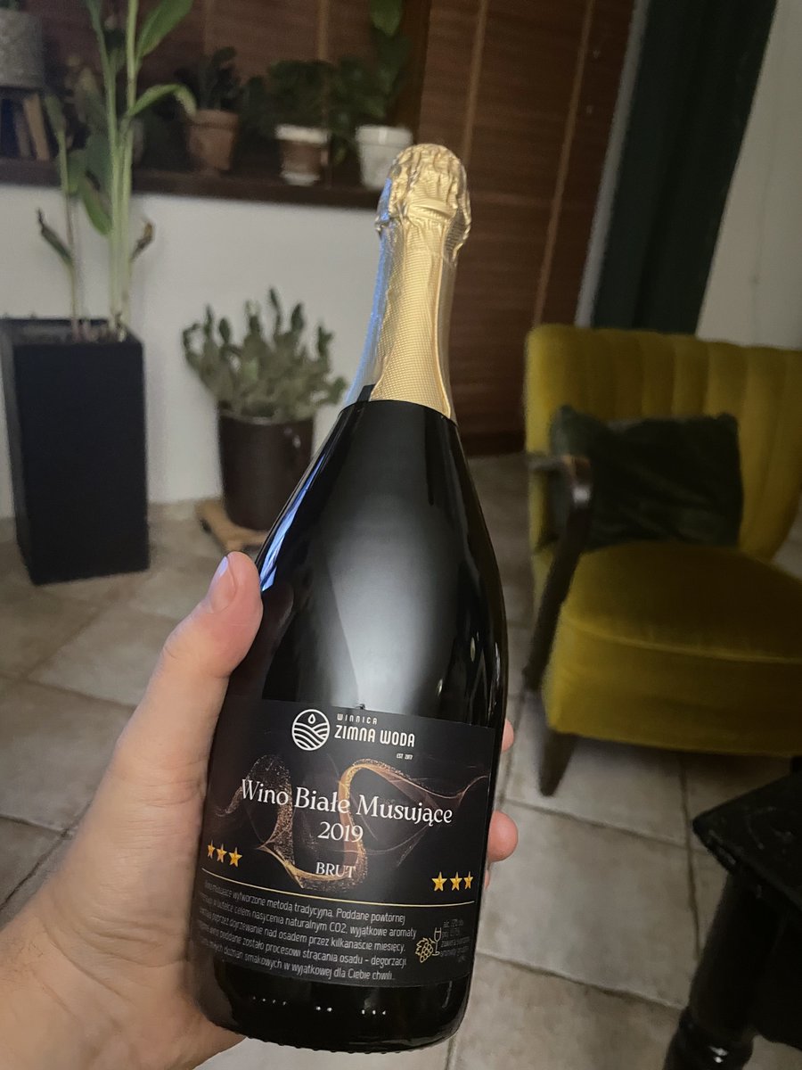 ISTARUN1's tweet photo. No to na ten Nowy 2022 rok dwa słowa do znajomych z TT: „Wszystkiego najlepszego”🍾💪🏃🏻‍♂️⚽️
#NewYear2022  #winnicazimnawoda https://t.co/L9ufZqX9f0