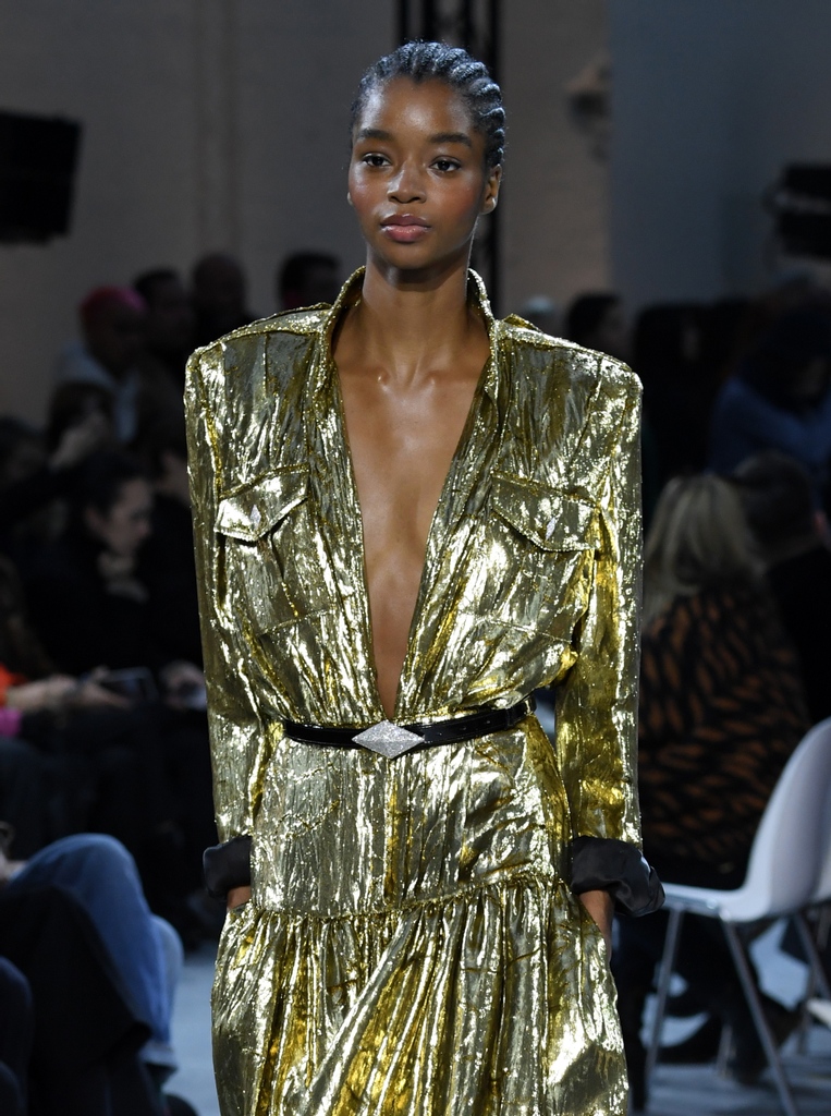 FashionWeek's tweet photo. NYE looks via the @AlexandreVauthier Spring/Summer 2020 Haute Couture runway ✨ Photo by @gettyimages https://t.co/RAeOkjOWIT