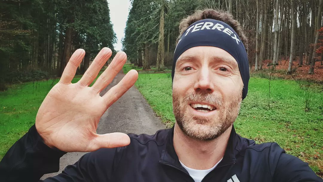 BenLangdown's tweet photo. Year 5 #RED2021 - 1826 consecutive days ✅
Toughest year yet with a min of 5km completed every day for the past year 🤦♂️ #LegsGone!
2021 seen out with a scenic trail 10km with a burning sunset to finish #run1826.
Who is up for year 6 of #runeveryday?
#running #trailrunning https://t.co/rqOgQDWDKy