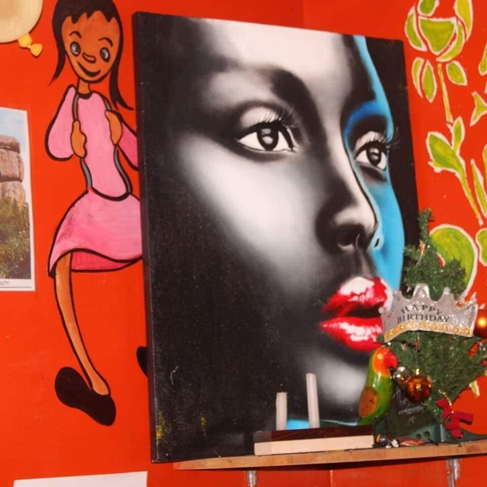 nicci_Lin's tweet photo. My friend Wiliston Juma had beautiful paintings that he is selling to support the children from his orphanage.  They are all painted by Wiliston. If interested, please contact me for his details. Thank you and Happy New Year https://t.co/PaYkLkbZtj