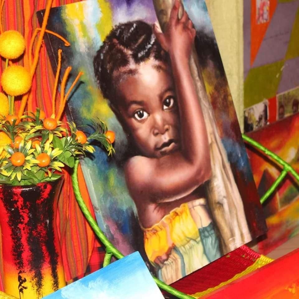 nicci_Lin's tweet photo. My friend Wiliston Juma had beautiful paintings that he is selling to support the children from his orphanage.  They are all painted by Wiliston. If interested, please contact me for his details. Thank you and Happy New Year https://t.co/PaYkLkbZtj