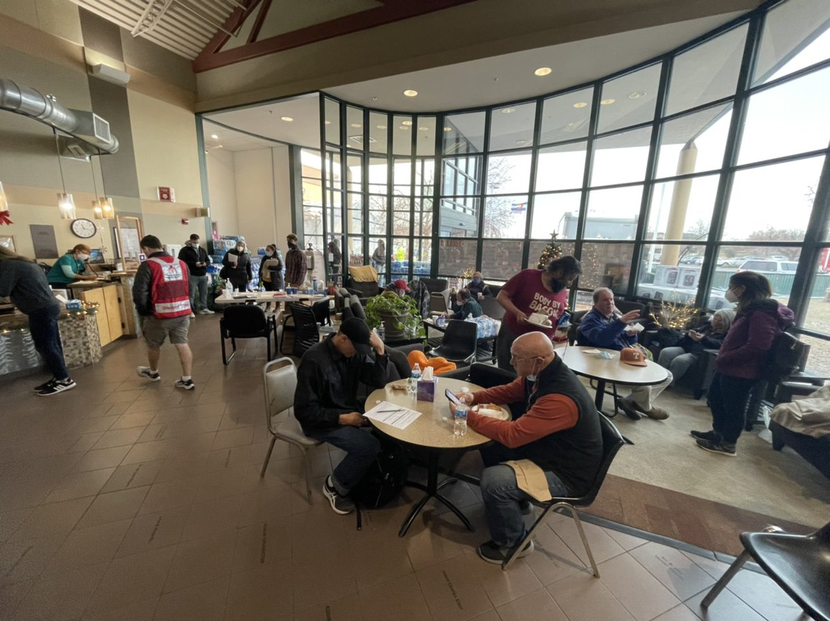 rmpbs's tweet image. Food being distributed now at the #evacuationcenter at Lafayette YMCA. #MarshallFire