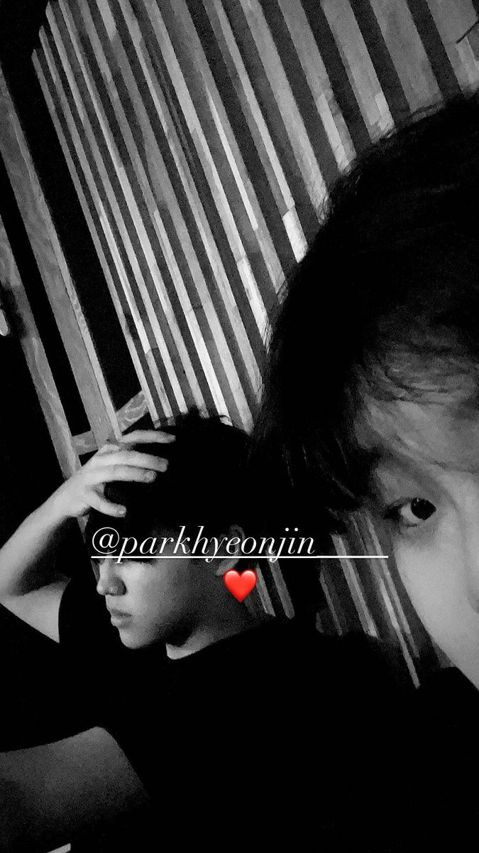 [01.01.22] Yung Chens IG Story

With Hyeonjin!

#YUNGCHENS #강서빈
#PARKHYEONJIN #박현진
#SFAM
