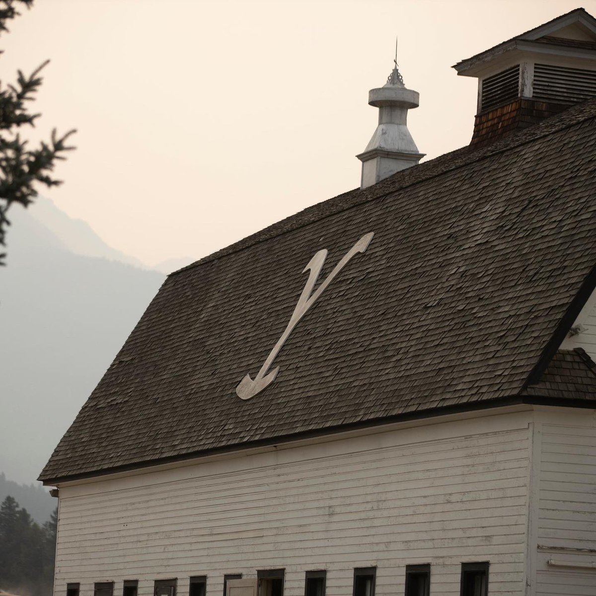 WadeBowen's tweet photo. You all should tune in to @Yellowstone on Sunday… you may hear a song you recognize. 8pm/7pm central on @paramountnet
#YellowstoneTV #BunkhouseBoys #LetsGoToWork #TeamRip #WhoShotJD #JohnDutton https://t.co/ifjd1dyDpt