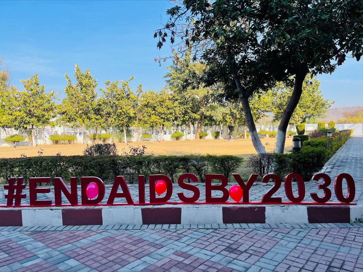 HealthSAcademy's tweet photo. AIDS is incurable & without treatment, the survival rate for someone with AIDS is about 3 years, a session was conducted to provide awareness regarding HIV/AIDS & also the stigma that people living with HIV experience.
#AIDS2021
#EndPandemic
#EndInequalities
#JoinhandswithHSA https://t.co/e7u9Iu542G