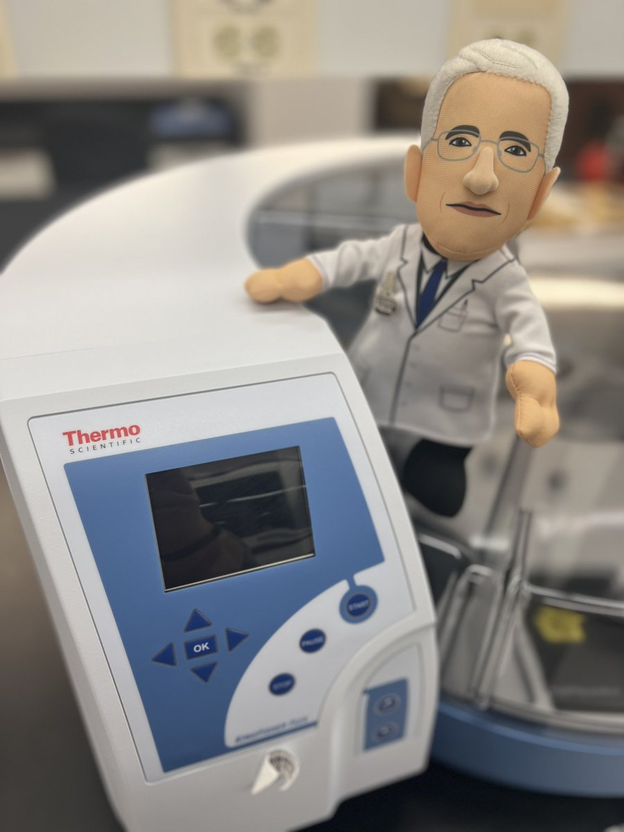 DrLcbl's tweet photo. As honored as we were to play a part in detecting the first case of Omicron in Arkansas…sad to see the exploding numbers of COVID+ in our state. #getvaxed #staymasked #LCBLab #UAMS #ACRI #followfauciforfun #covidsequencing https://t.co/ymT2rNK5oB
