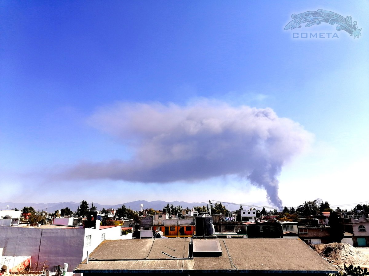 webcamsdemexico's tweet photo. Reporta @CometaColectiva:
Así se ve desde #Toluca el #incendio de la fábrica #GeneralPaint en #Lerma.
Justamente en la época seca, con más #contaminación del año, donde se suman emisiones de fuentes móviles, industria, polvo, quema de fogatas y pirotecnia
https://t.co/VvzURCVGiD
