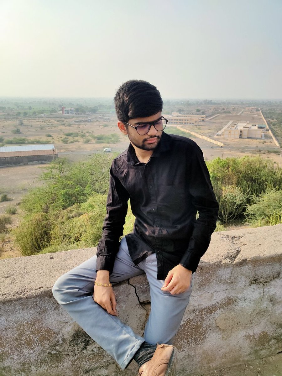devjoshi172's tweet photo. May this new year bring you much joy and fun. May you find peace, love, and success. Sending my heartiest new year wish for you! https://t.co/6GGOpWQQyF