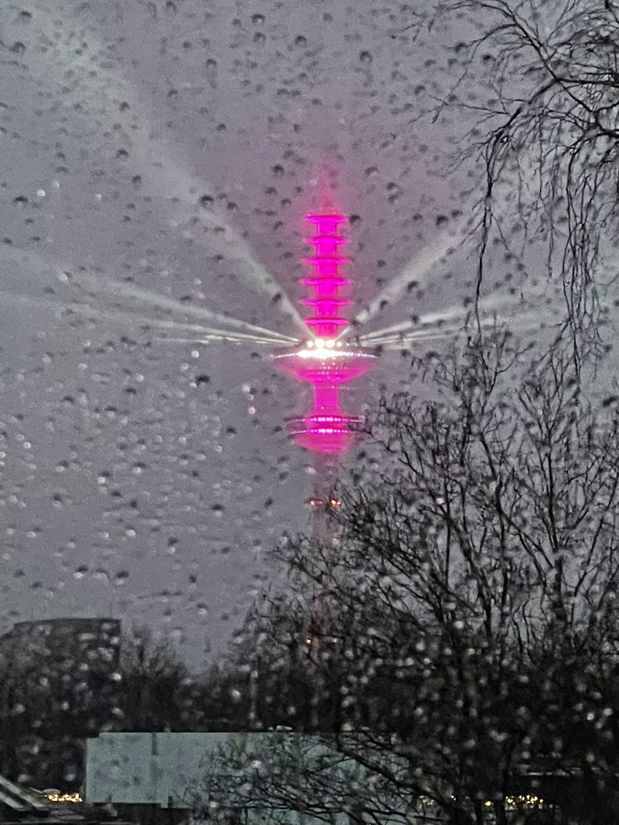 AWestheuser's tweet photo. #Fernsehturm #Hamburg gibt alles für einen guten Start in ein hoffentlich besseres neues Jahr 🙋🏻‍♀️ …
… to begin with: #Boosteraktion #Neujahr ab 11 Uhr im #Rathaus - sehr cool! @Senat_Hamburg   https://t.co/q9rGrfNZf8 https://t.co/zXLRr6KwuU