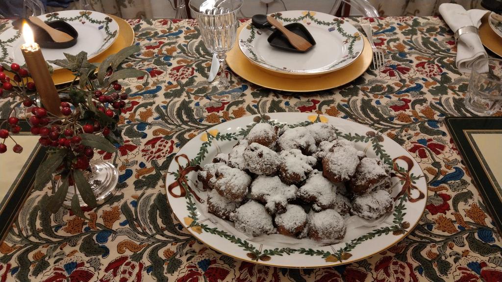Julia_S_Wirth's tweet photo. Ready for New Years Eve with a traditional dish from the Netherlands: olie bollen! Wishing you all a happy new year 2022! https://t.co/TMc23LEMHV