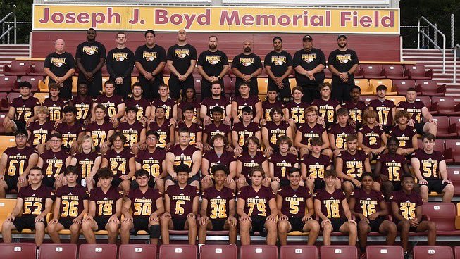 Central_Reg_FB's tweet photo. 2021 was a great year for our program. We took huge strides in the right direction &amp; we couldn’t be more proud of this group of seniors that have set the standard. Thank you to our Admin, BOE, faculty, community, parents, &amp; players for a great year! Onward and upward. https://t.co/k36Tsqagnc