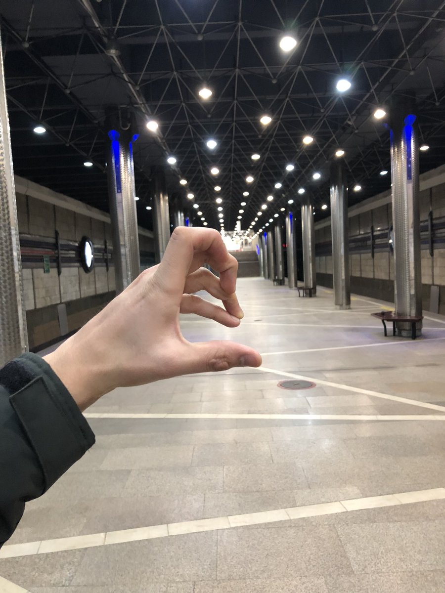 JuraboiJr's tweet photo. Как встретишь Новый год, так его и проведёшь 
Встретил Новый год в метро, ну что ж
Всех с Новым годом https://t.co/dJHCMiHu1u