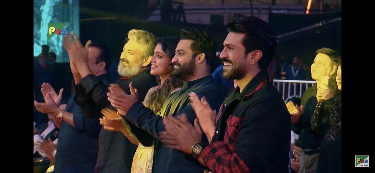 NishitShawHere's tweet photo. #SalmanKhan sets the #RoarOfRRRInMumbai stage on FIRE 🔥🔥🔥
Confirms #BajrangiBhaijaan2 *officially* and thanks #SSRajamouli’s father for #BajrangiBhaijaan’s story & script at the #RRRMovie event.
@BeingSalmanKhan’s craze remains unmatched, proves the #RRREvent… https://t.co/M9hPway3Zy
