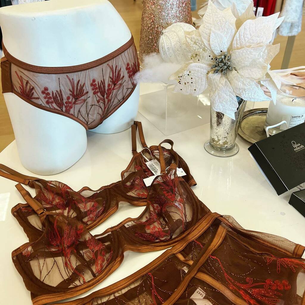 thelittledrawer's tweet photo. Happy NYE!  🎉 We are open until 4pm today! https://t.co/L8UOq9T532