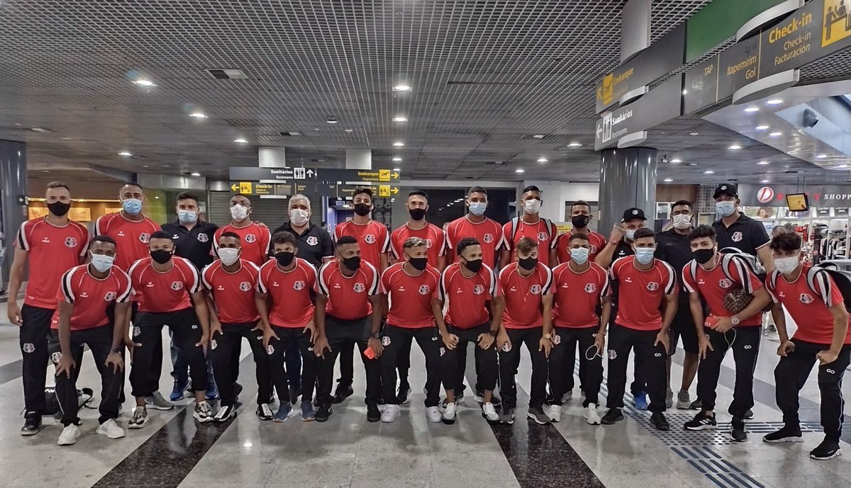 SantaCruzdeBase's tweet photo. Partiu, SP! ✈️👨‍✈️

Boa viagem, garotada! #AvanteSanta ⚫️⚪️🔴 https://t.co/PGNSKMKovE