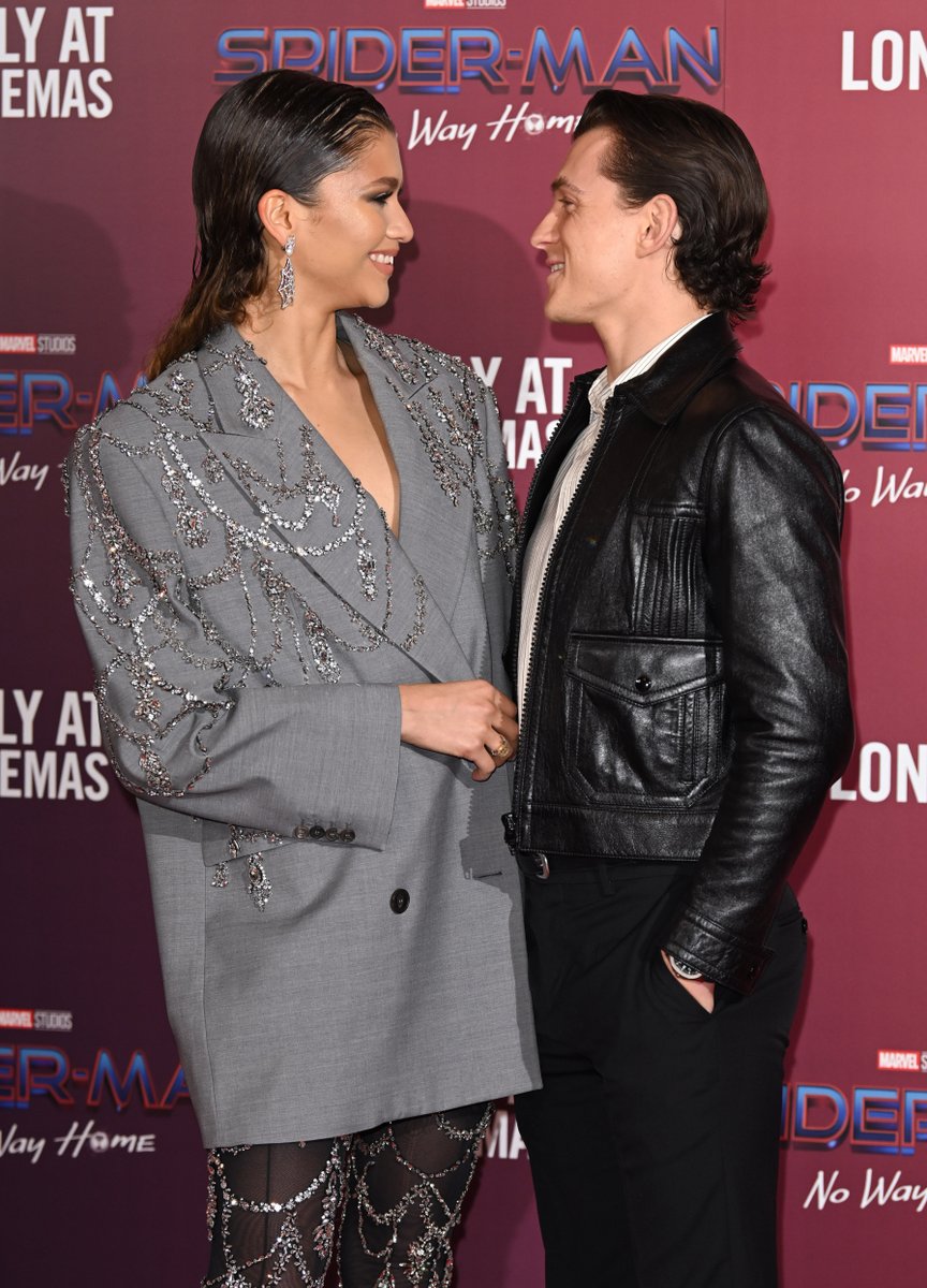 enews's tweet photo. Our favorite thing on the web in 2021? 𝗭𝗲𝗻𝗱𝗮𝘆𝗮.
With Timmy,
with Tom,
with every red carpet she stepped foot on. (📷: Getty Images) https://t.co/sgVWokAwtT