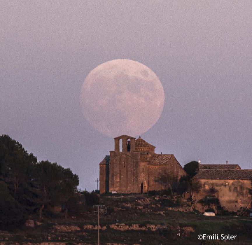 bagesturisme's tweet photo. Acomiadem el 2021 des de Sant Cugat del Racó amb aquesta imatge tan espectacular de @esolersalles. Moltes gràcies a tots els que ens heu acompanyat al llarg d'aquest any. Esperem continuar descobrint el Bages amb tots vosaltres durant el 2022! 🥂

#bages #bagesturisme #feliç2022 https://t.co/a1PstJdssW