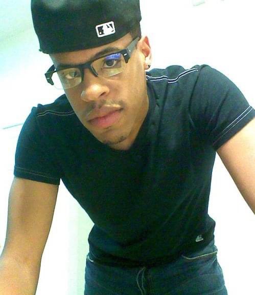 Its_Rodrick's tweet photo. Let’s See How Far We’ve Come…
Then Vs Now… 2011 to 2021.
#ItsRodrick #Blondie #SelfieKing #10YearChallenge #WhewChile #ThatGodForGrowth #LookAtThoseEyeBrows #ThinAsWind https://t.co/PW4TG6kjdj