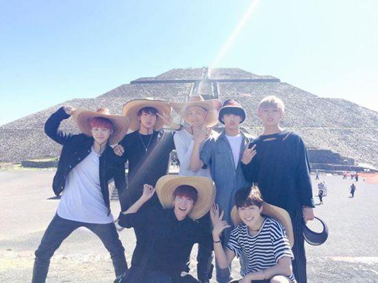 ValuJim433's tweet photo. Cómo es de costumbre, creemos el año con algunas recopilaciones pasadas y presentes de:

@BTS_twt  &amp; México 🇲🇽 https://t.co/bFaBYk7eNM
