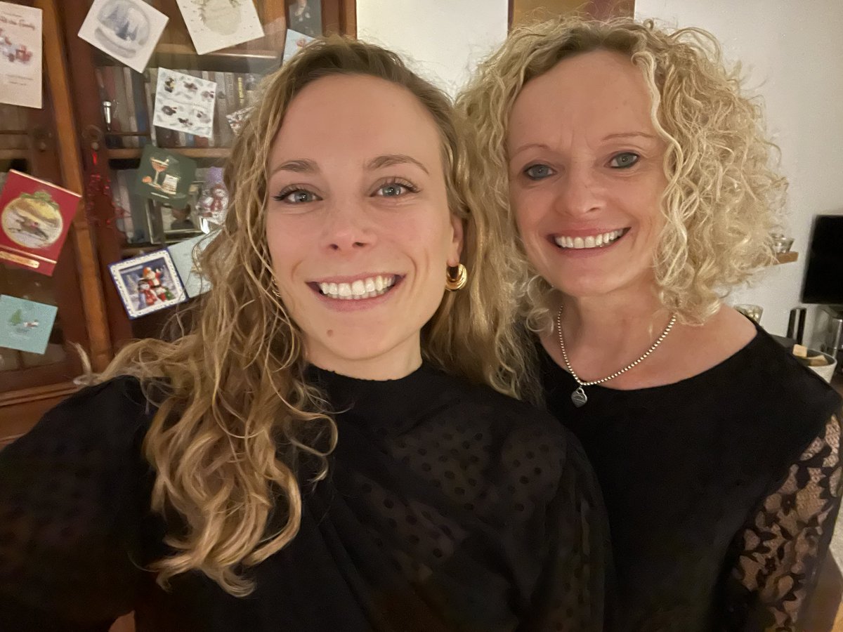 RuthDav34526562's tweet photo. Happy New Year! Very excited for 2022! #daughter #wedding #France #proud https://t.co/ISopV5Ubk5