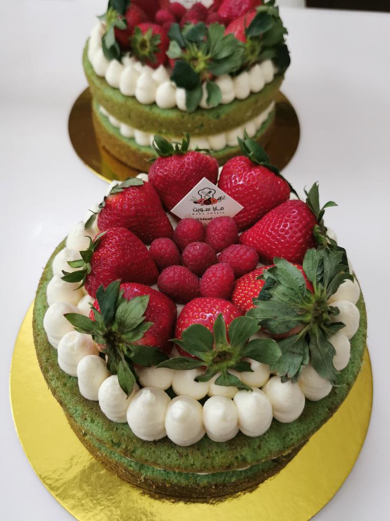 mara_sweets1's tweet photo. ❤️💚 كيكة الفستق♥️💚
كيكة هشة غنية بطعم الفستق تتوسطها حشوة التوت اللذيذة مع الكريمة .🍰🍰
١٤٠ ريال 
حجم الكيك ٨ انش يكفي من ٨ ل ١٢ شخص https://t.co/QZX3ViijTK