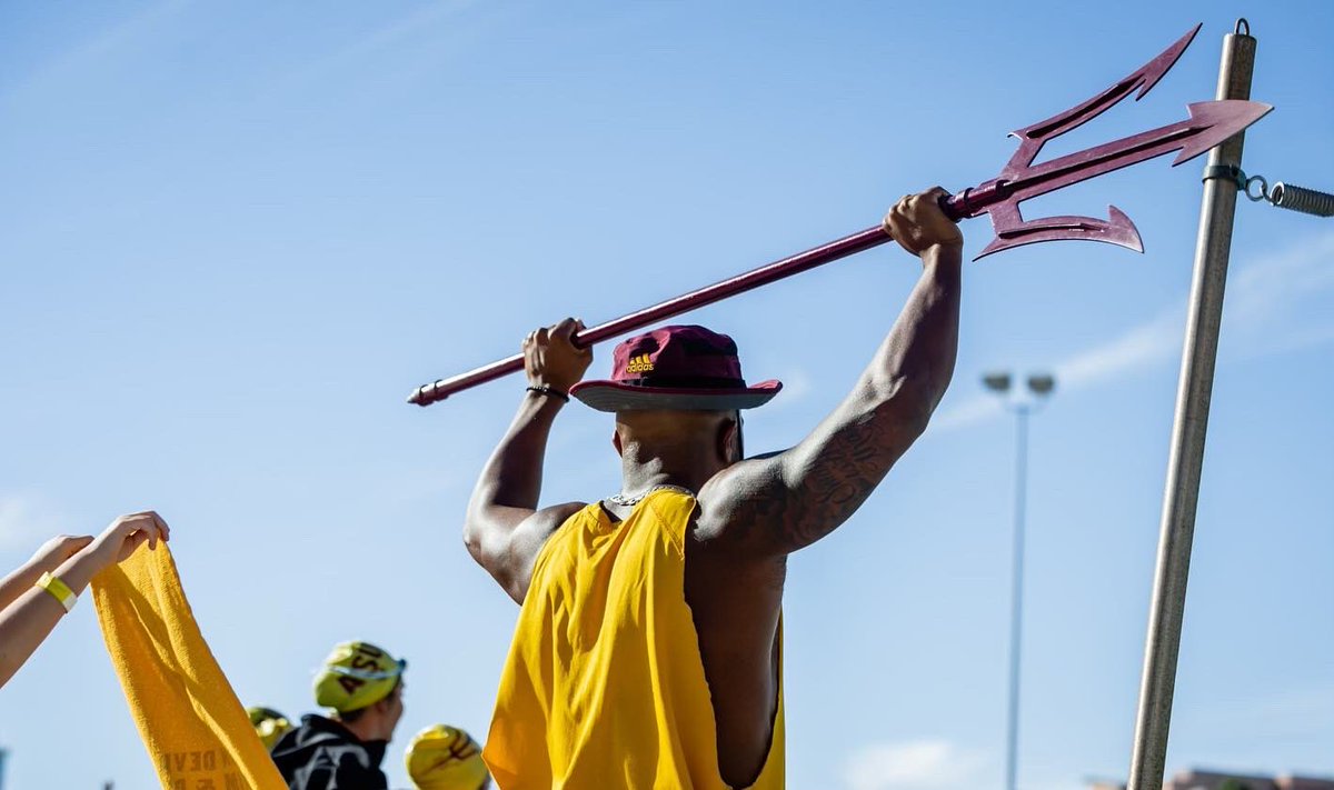 ASUSwimDive's tweet photo. Have a safe and healthy New Year, Sun Devils 🥳

Just two more weeks until we’re back competing at Mona 😈 https://t.co/tQYYipc6M8