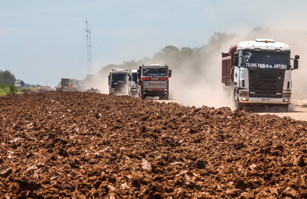 RutaTranschaco's tweet photo. “Trabajar en equipo divide el trabajo y multiplica los resultados” 
Obras Ruta Py09 – Transchaco, con gran satisfacción cerrando el año 2021 con avances importantes, perseverancia y trabajo, a seguir avanzando hasta culminar lo iniciado.
@el_BID @AgendaCAF @mopcparaguay https://t.co/BPh2Mjkar0
