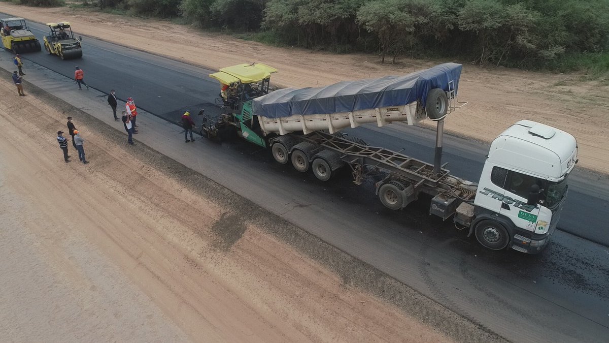 RutaTranschaco's tweet photo. “Trabajar en equipo divide el trabajo y multiplica los resultados” 
Obras Ruta Py09 – Transchaco, con gran satisfacción cerrando el año 2021 con avances importantes, perseverancia y trabajo, a seguir avanzando hasta culminar lo iniciado.
@el_BID @AgendaCAF @mopcparaguay https://t.co/BPh2Mjkar0