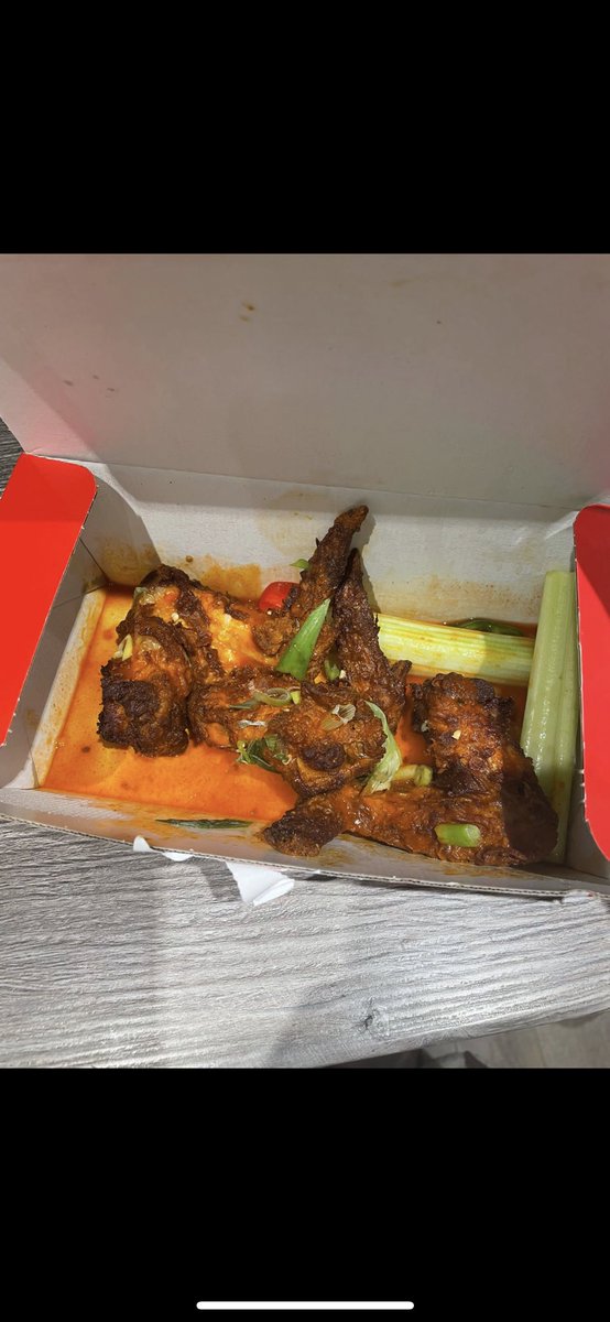 l541990taylor's tweet photo. I’ve just ordered from tgi Fridays quay lakeside chicken burger was burnt and dry and the sesame strips didn’t have 1 sesame on it and i asked for boneless hot wings when I rang up@to complain the manager wouldn’t go on the phone! @TGIFridaysUK https://t.co/TLep1nkFfw