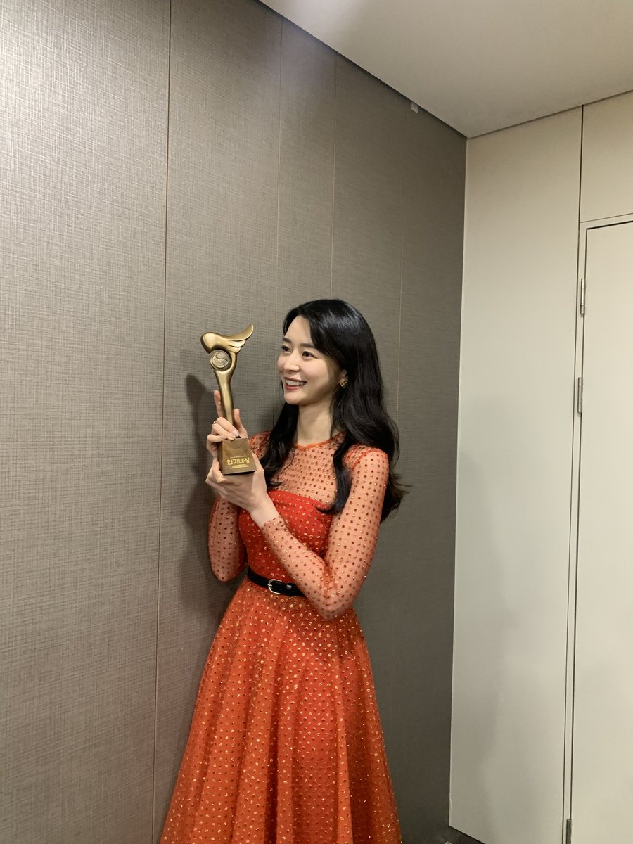 kwonnaraosua's tweet photo. kwon nara eonnie shared these photos on knr kakao gc. congrats again eonnie for winning excellence acting award (actress) in a mini series at the #KBSDramaAward2021 ๐ฅฐ๐๐ #kwonnara #royalsecretagent #๊ถ๋๋ผ
#hongdainย #์ํ์ด์ฌ https://t.co/LO8L56LvZr