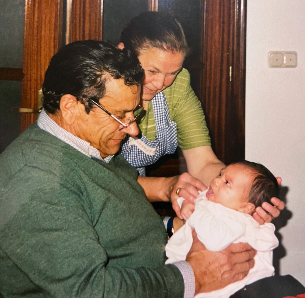 Caarrmeen27's tweet photo. Este año faltas tú en la mesa🤍👼🏽💫 https://t.co/ZqcLCFDfjT